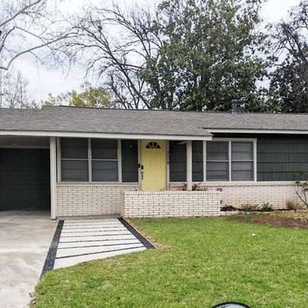 A Rare Find - Bright, Warm, Charming Central Austin Home Exterior photo