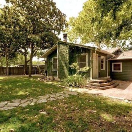 A Rare Find - Bright, Warm, Charming Central Austin Home Exterior photo