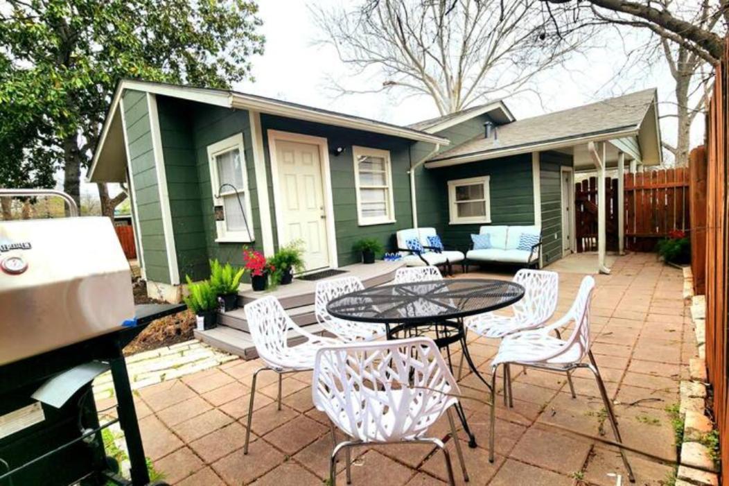 A Rare Find - Bright, Warm, Charming Central Austin Home Exterior photo