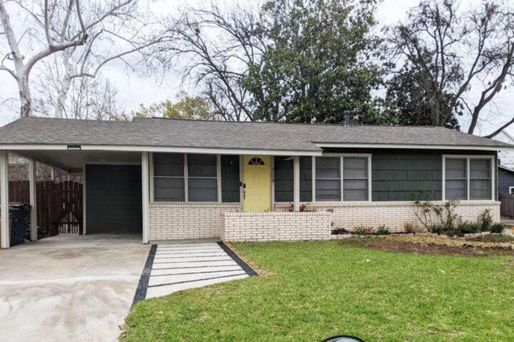 A Rare Find - Bright, Warm, Charming Central Austin Home Exterior photo