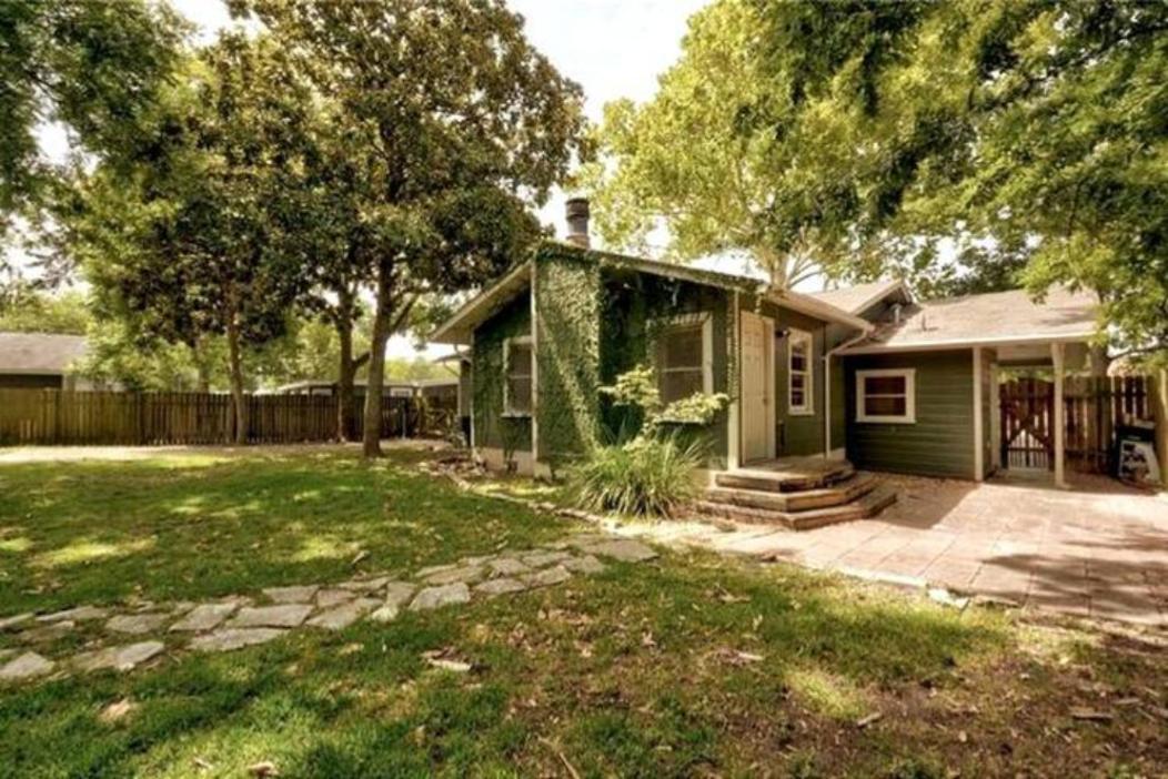 A Rare Find - Bright, Warm, Charming Central Austin Home Exterior photo