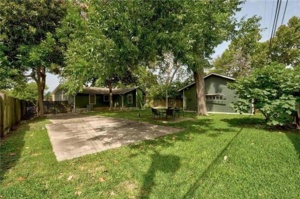 A Rare Find - Bright, Warm, Charming Central Austin Home Exterior photo